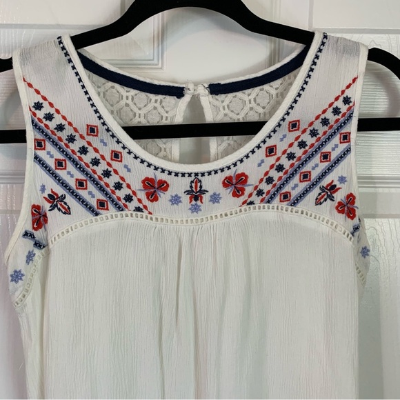 Xhilaration White Embroidered Sleeveless Tank Top, size Med - Picture 2 of 6